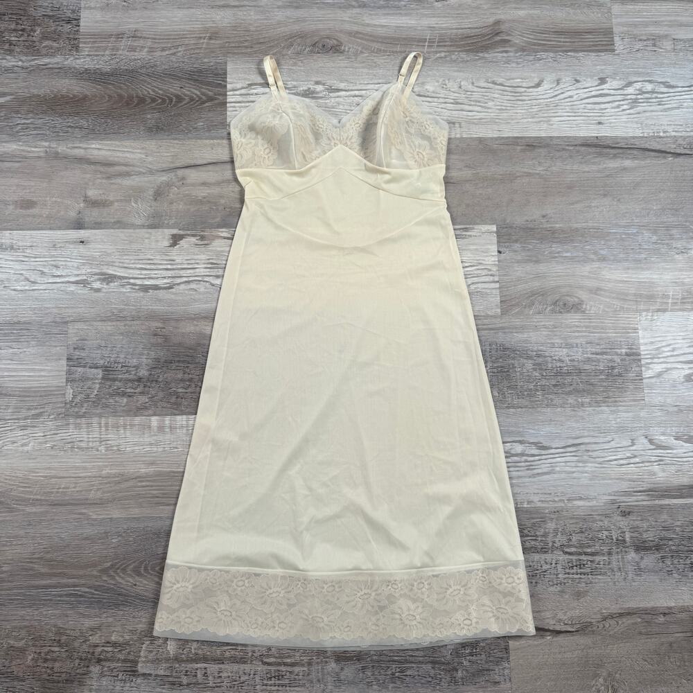 Vintage Vanity Fair 70s Ivory Lace Full Slip Dress 32L Coquette Nylon Lingerie
